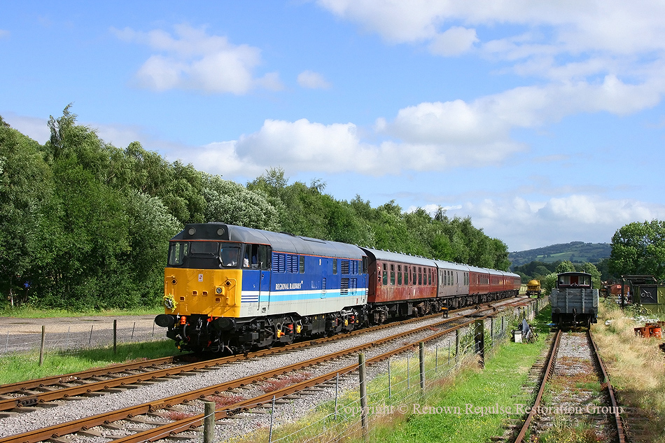 31270 arriving at Rowsley South