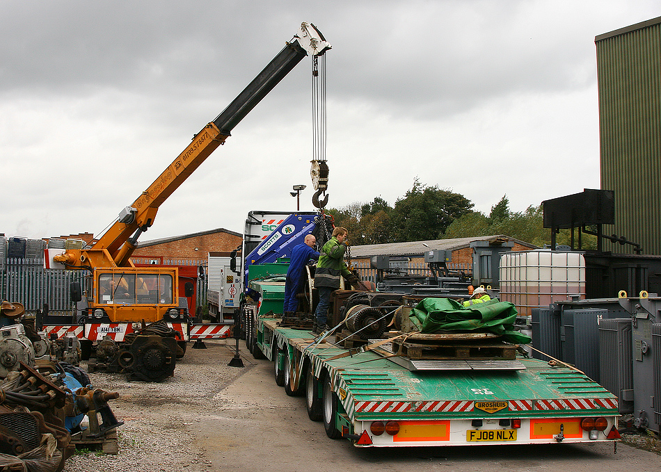 ETH/aux gen set for 50030 being unloaded  at Bowers